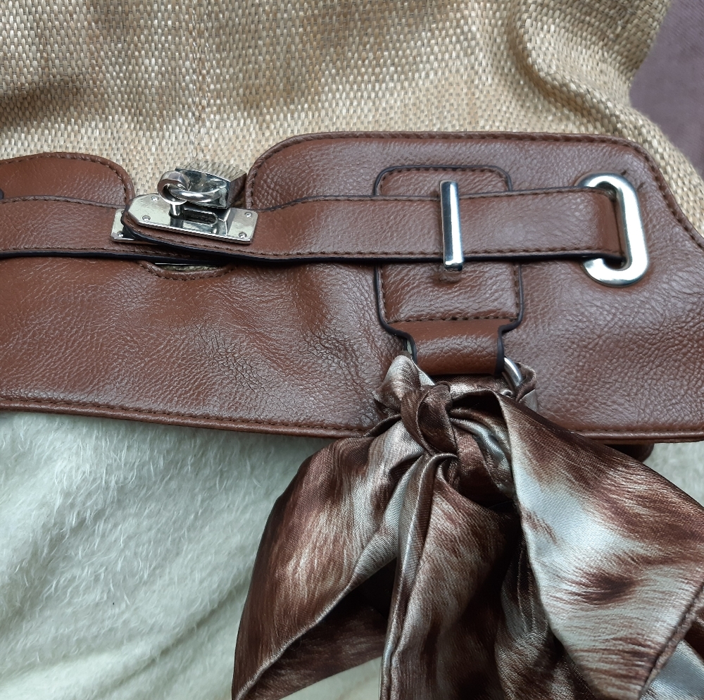 SOLD Call it spring shoulder bag - like new - Picture 6 of 12